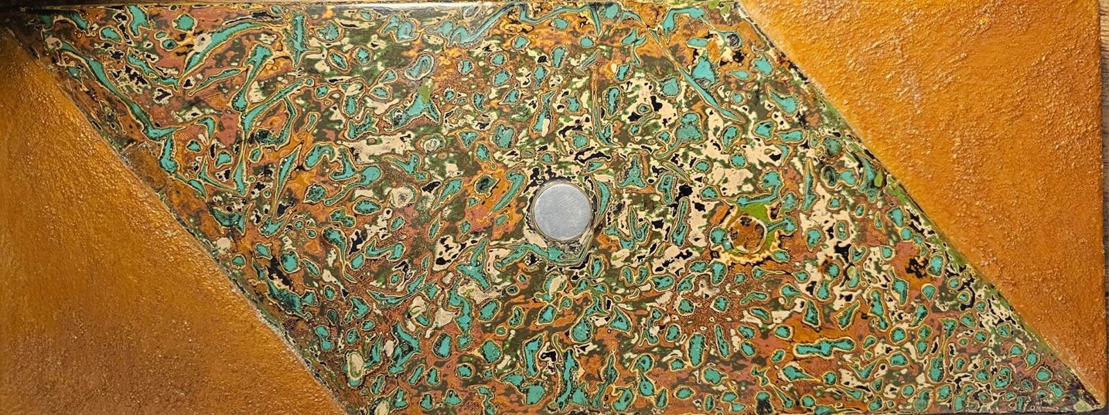 陳冠維 盤古 45X17X3 天然漆 螺鈿 金屬片