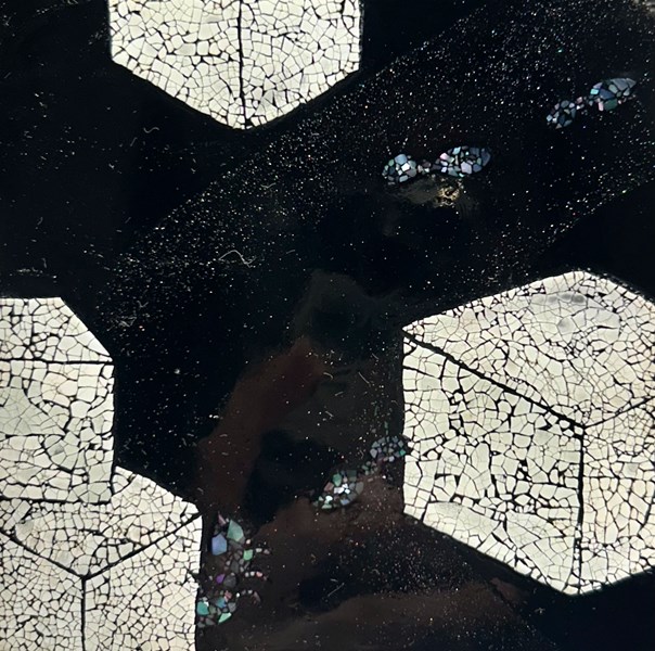 馮忻翹 尋蜜 10X10 天然漆 螺鈿 蛋殻