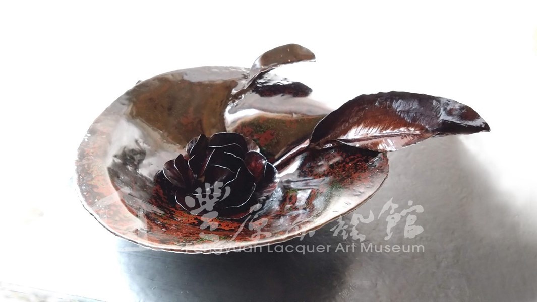 龔瑩慧 樹泊_憩 23X20X9 樹漆 紅銅 鋁合金