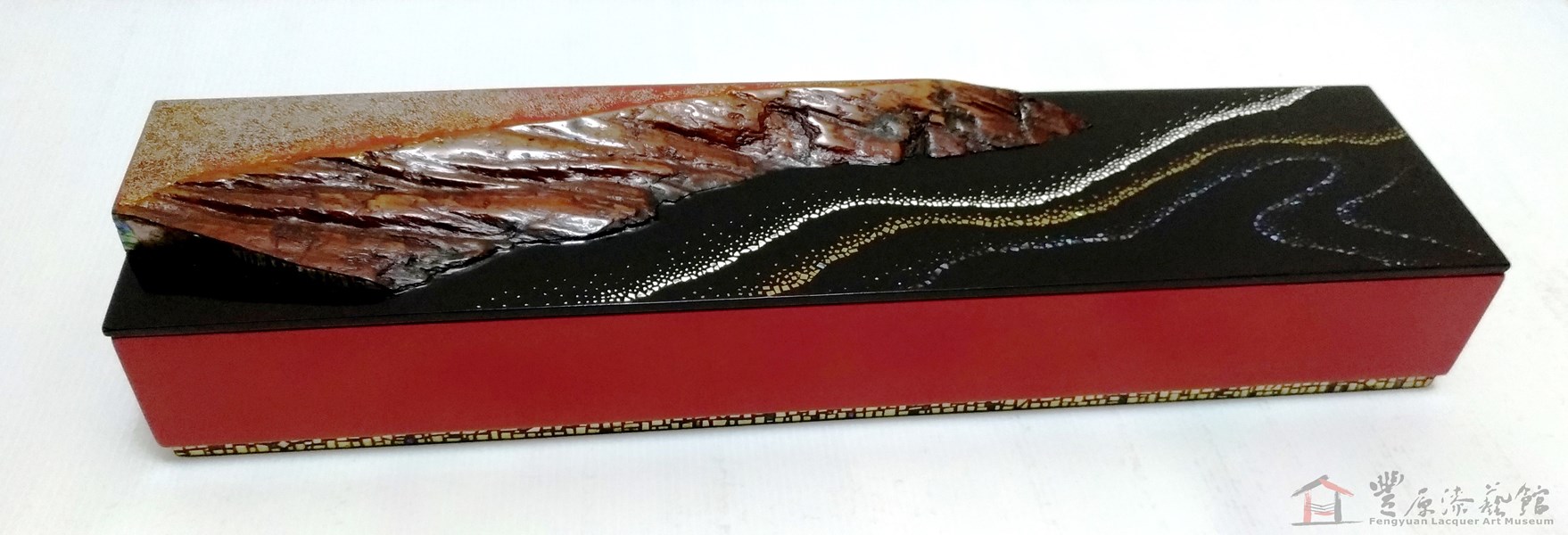 許玄昌 綺麗的海邊 45X11X6.5cm 木胎 螺鈿 蛋殼 黃銅