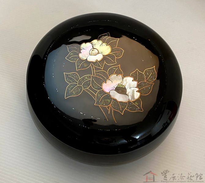 許玄昌 綻放 17X17X7.5cm 木胎 天然漆 銅線 螺鈿