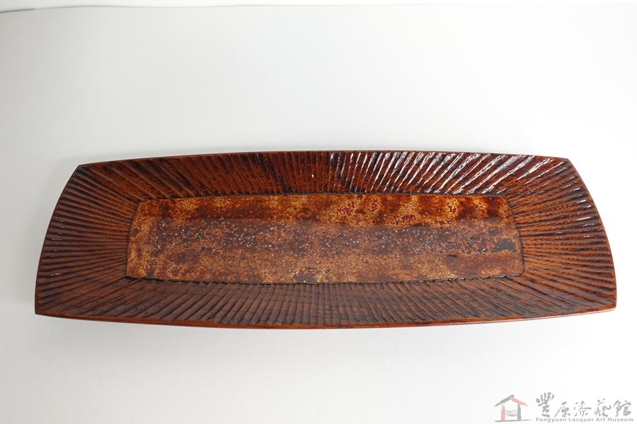 廖家慶 彫刻漆長盤 36X12.5X3cm 木胎 天然漆 青貝粉 金箔