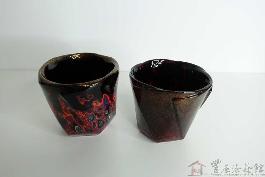 廖家慶 漆革杯二款 8.5X8.5X8cm 8.5X8.5X8cm 革胎 天然漆 貝殼 銀丸粉 金箔 梨子地粉
