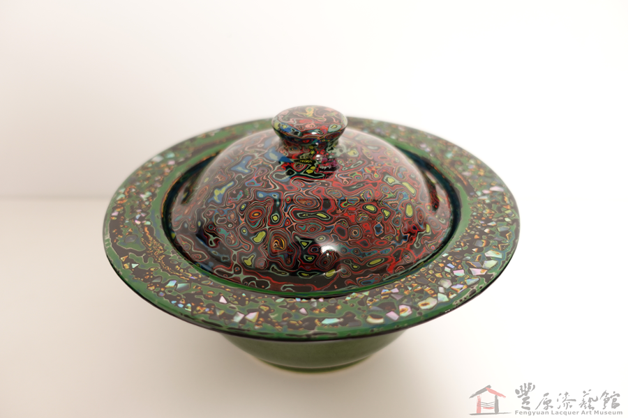 廖家慶 漆彩行星 19X19X13cm 陶胎 天然漆 貝殼 金箔