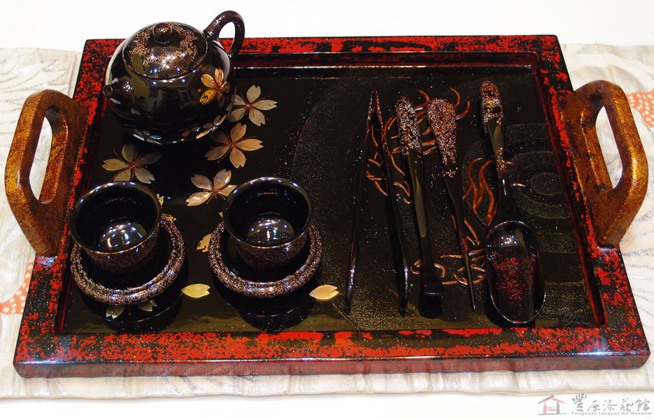 廖家慶 漆塗茶具組 39X27.5X8cm 陶胎 木胎 天然漆 銀梨子地 金銀粉 蛋殼粉 貝殼 銅片
