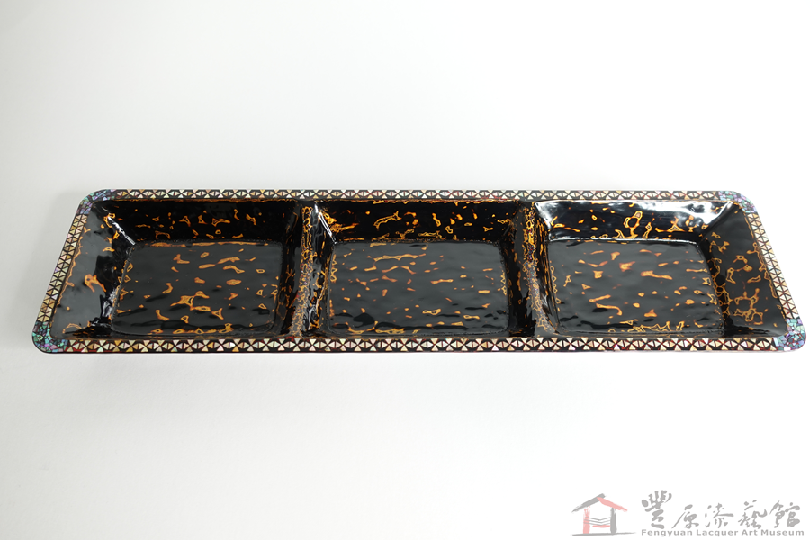 廖家慶 雕刻螺鈿金箔三格長盤 38X10X3.5cm 木胎 天然漆 金箔 貝殼