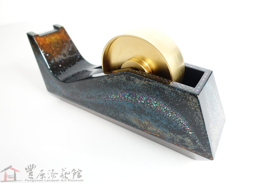 廖家慶 螺鈿膠台 幻流 22X5X11cm 木胎 天然漆 青貝粉 京都蛋白石 金箔 金梨子地粉 銀丸粉