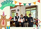 114年4月2日豐原區公所洪峰明區長及謝孟助主任秘書代表臺中市政府盧秀燕市長臺中市政府民政局吳世瑋局長，於生日前夕致贈南嵩里劉玉玲里長生日禮盒