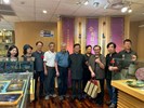 金蛇獻瑞臺中市漆藝協會第二屆會員漆藝聯展開幕式與漆藝老師合影