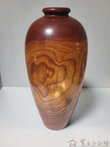 劉清林  隨緣瓶 18X18X41 天然漆  台灣苦楝