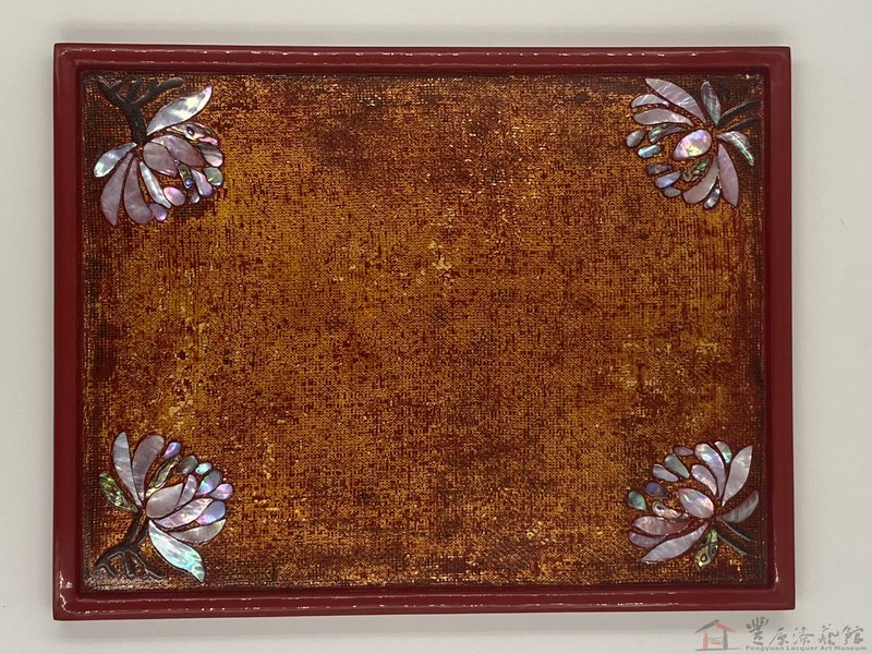 柯榮晉 紅金蓮花托盤 39X30X2 天然漆 木 布 銀箔 螺鈿