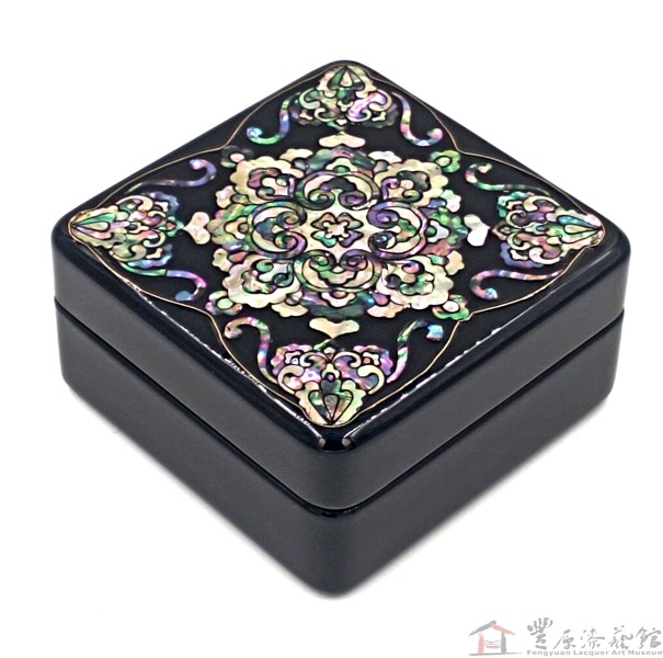陳玉嘉 藻井古紋珠寶盒 10X10X5 木 天然漆 貝殼