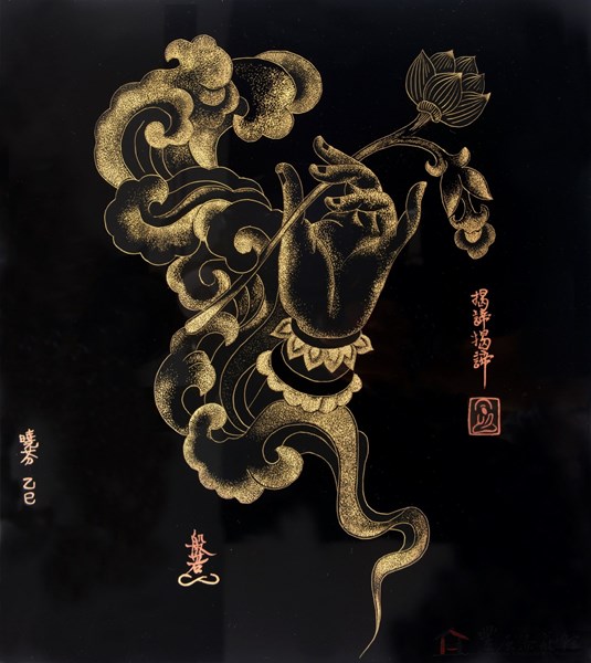 黃曉芬-靈氣化蓮 27.5cmX24.5cmX0.5cm 木胚、天然漆、純金粉