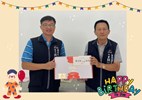 114年10月23日，豐原區公所洪峰明區長代表臺中市政府盧秀燕市長，臺中市政府民政局吳世瑋局長致贈陽明里林汶垚里長，生日禮盒，提前福里長生日快樂，健康平安里。