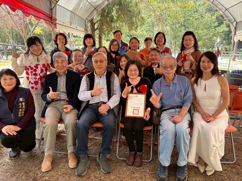 愛漆人生-劉于岑漆藝師生聯展開幕式參展人合影