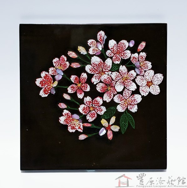 呂惠娟 靜漆生華 20X20 木胎 天然漆 貝殼 蛋殼