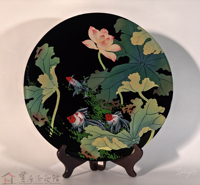 王清源 荷花鱼36.7X36.7X3cm 腰果漆 木胎