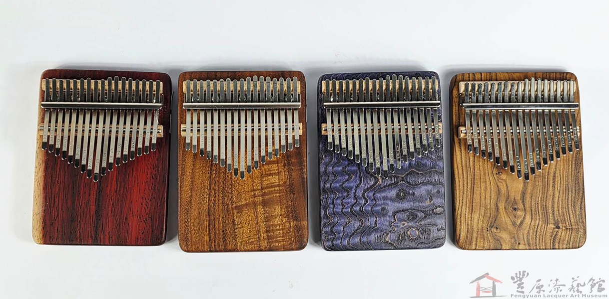柯鴻權 17音拇指琴 12X17X5cm 大漆 金屬套件